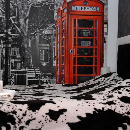 Немного Лондона В Центре Чернигова Екстериор снимка